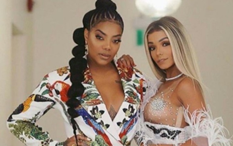 Ludmilla e Brunna Gonçalves passeiam de quadriciclo em Arraial do Cabo