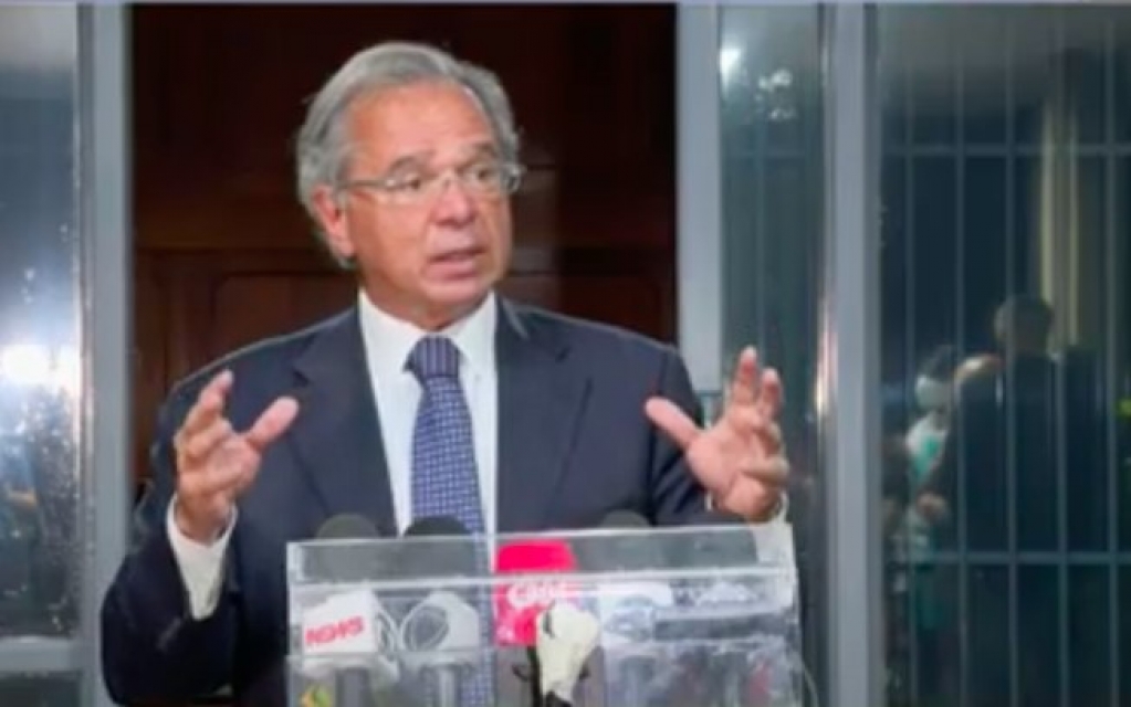 Guedes: "Perdemos apenas 1 milhão de empregos"; IBGE fala em 11,5 milhões Guedes: "Perdemos apenas 1 milhão de empregos"; IBGE fala em 11,5 milhões