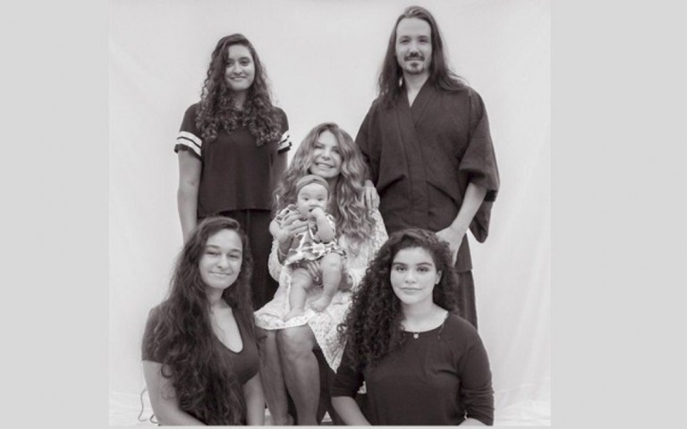 Elba Ramalho lança novo single "Eu e Vocês" com participação dos filhos
