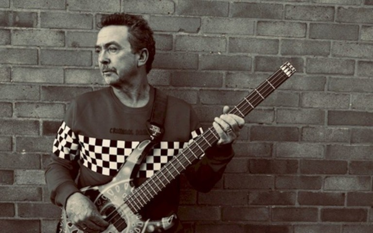 Tony Lewis, vocalista do The Outfield, morre aos 62 anos