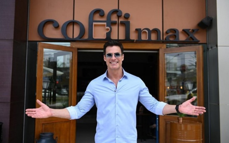 Carlos Casagrande volta ao Brasil para inauguração de sua cafeteria em Goiânia