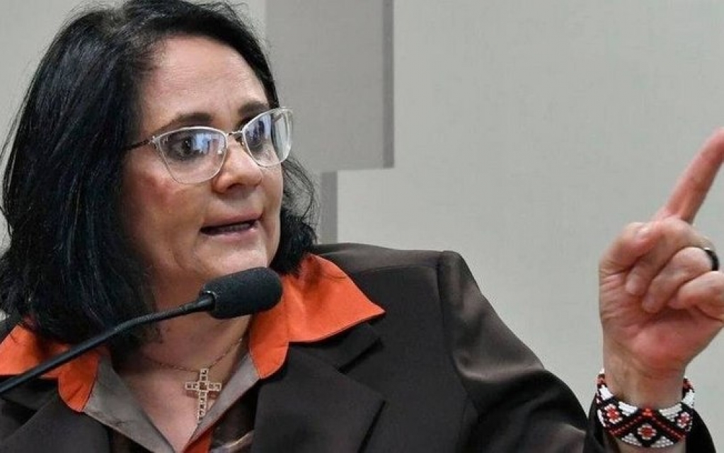 "Como combater pedofilia se não levo desenvolvimento na Amazônia?", diz Damares "Como combater pedofilia se não levo desenvolvimento na Amazônia?", diz Damares