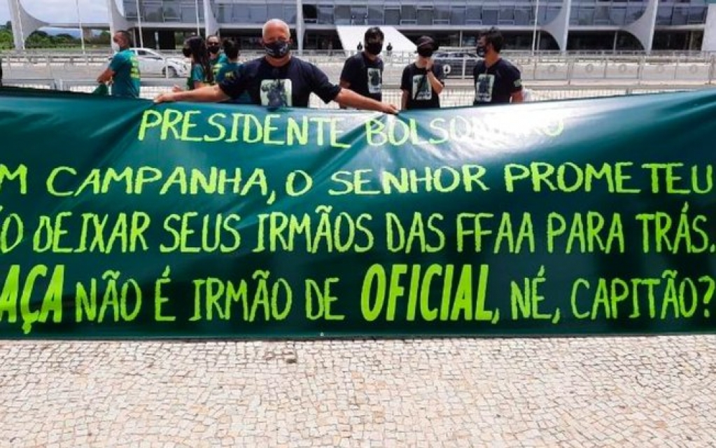 Reforma da previdência: militares da reserva protestam contra Bolsonaro Reforma da previdência: militares da reserva protestam contra Bolsonaro