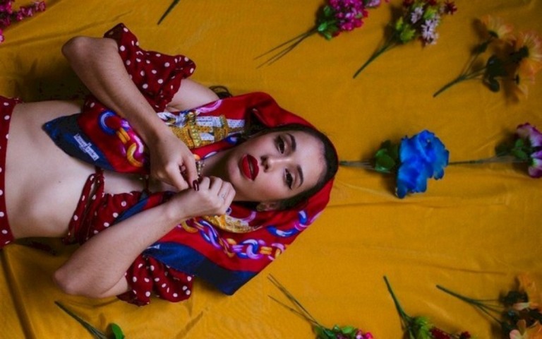 Alinne Garruth anuncia single "Sucesso" e clipe de "Quiero Más"