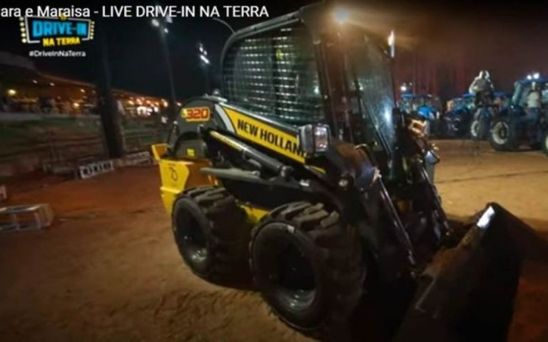 Minicarregadeiras Série 300 da New Holland fazem ponta em live de sertanejos