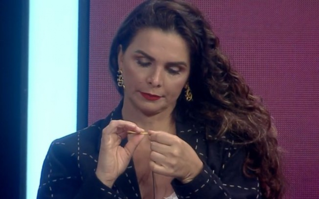 "A Fazenda 12": Luiza Ambiel promete barraco caso volte da roça "A Fazenda 12": Luiza Ambiel promete barraco caso volte da roça