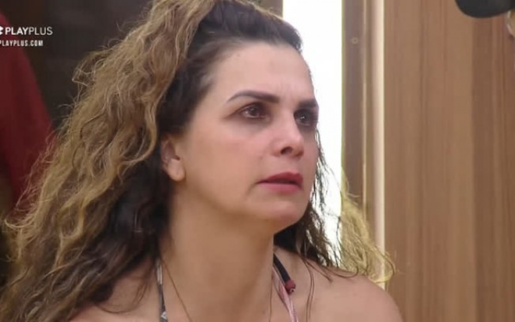 "A Fazenda 12": Luiza Ambiel é eliminada e Carrieri vira queridinho da web "A Fazenda 12": Luiza Ambiel é eliminada e Carrieri vira queridinho da web