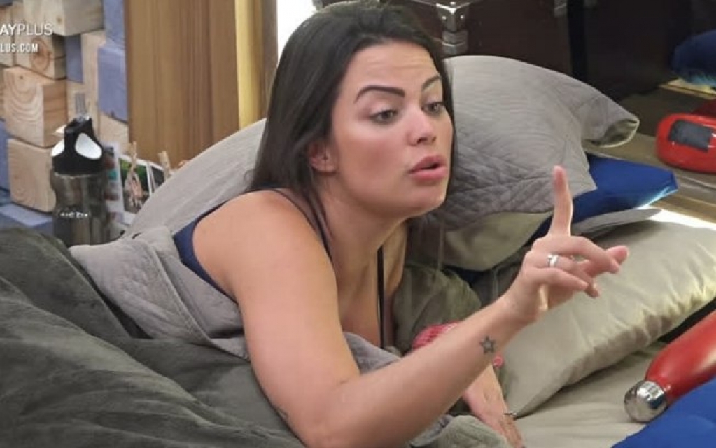 "A Fazenda 2020": Victoria vai contra Raissa e vira alvo de boicote na web "A Fazenda 2020": Victoria vai contra Raissa e vira alvo de boicote na web