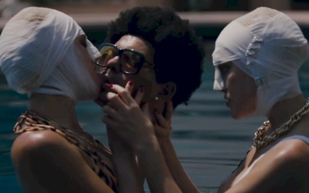 The Weeknd lança clipe assustador de "Too Late" The Weeknd lança clipe assustador de "Too Late"