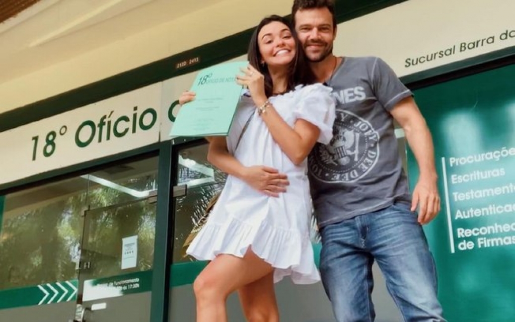 Atriz da Globo se casa com filho de Regina Duarte sem avisar a sogra Atriz da Globo se casa com filho de Regina Duarte sem avisar a sogra