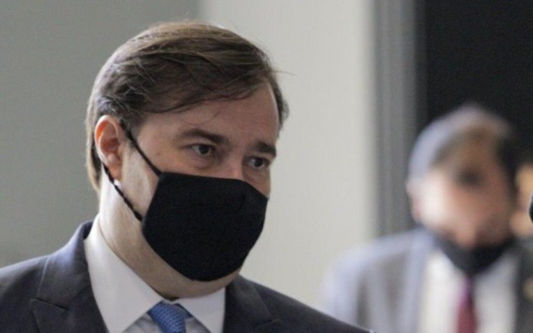 "Precisamos voltar à normalidade", diz Maia sobre estado de calamidade pública
