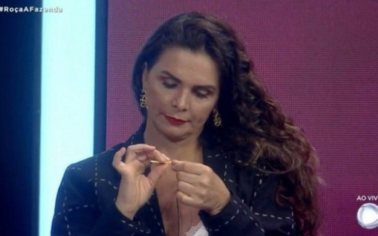 Luiza Ambiel discute com Fabíola Gadelha e Sabrina Sato