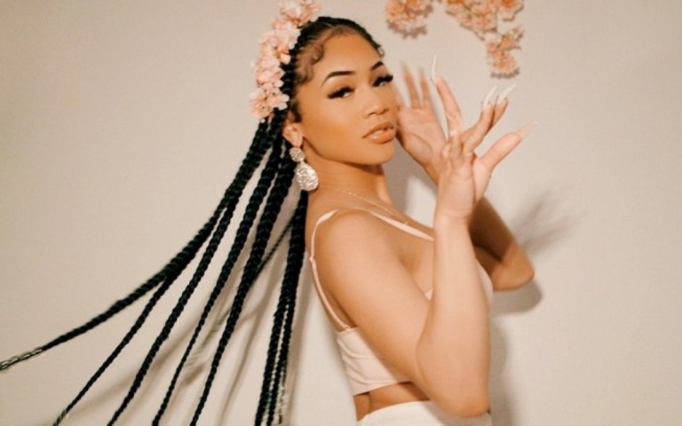 Saweetie se une a Jhené Aiko no single "Back To The Streets"