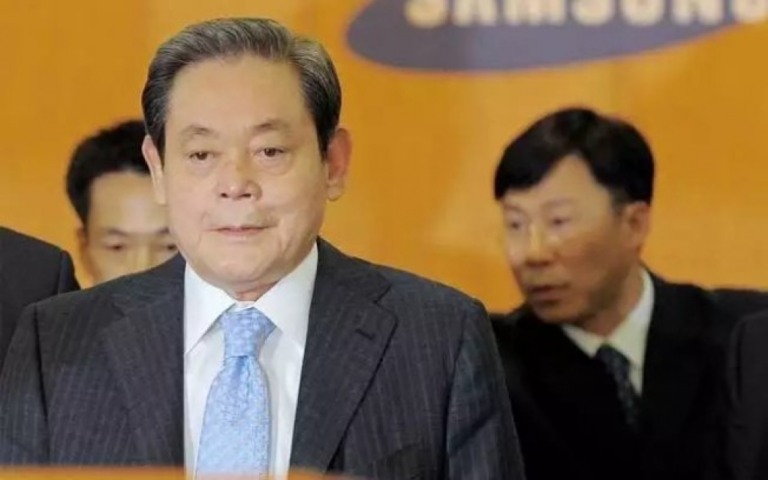 Lee Kun-hee, presidente da Samsung, morre aos 78 anos