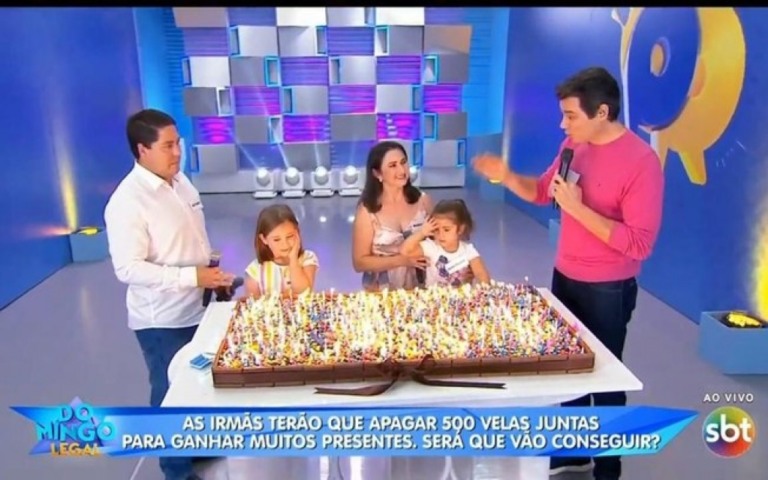 Irmãs que viralizam por conta de briga ganham surpresa no Domingo Legal