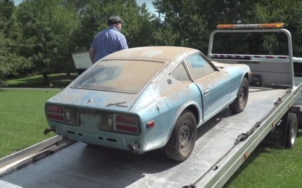 Datsun 280Z é lavado pela primeira vez em 44 anos. Veja vídeo