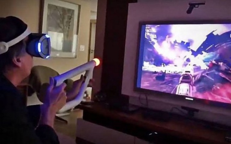 Bolsonaro publica foto jogando vídeo game para divulgar redução do IPI