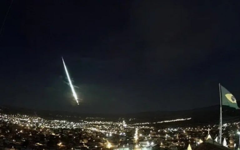 "Bola de fogo no céu": meteoro é visto em diversas cidades da Bahia; assista
