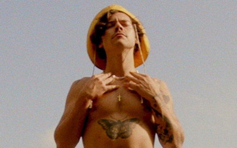 Harry Styles lança video oficial de "Golden"