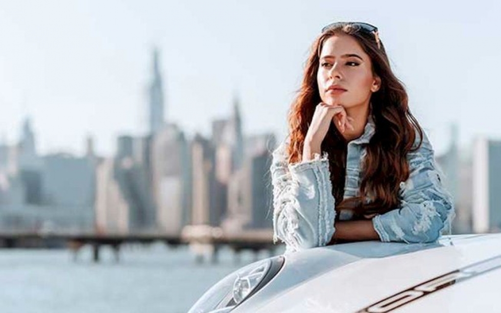 Emilia Pedersen lança single "Skyline" em parceria com Bruno Martini Emilia Pedersen lança single "Skyline" em parceria com Bruno Martini