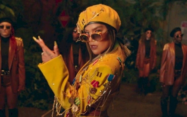 Karol G discute empoderamento e inclusão em "Bichota"