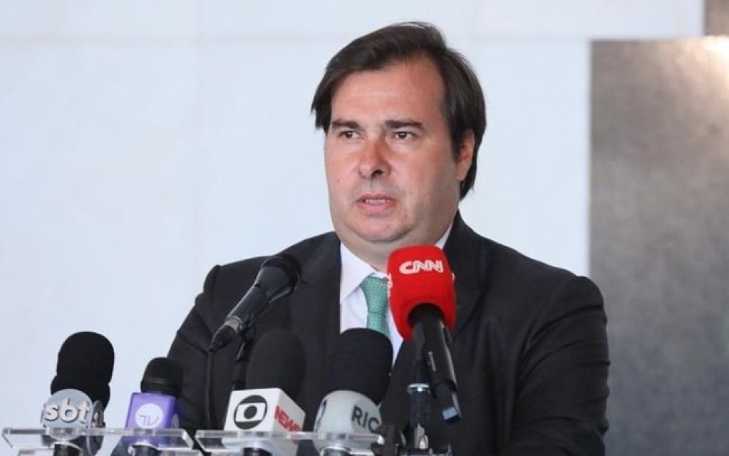 Maia defende diálogo para evitar que STF decida sobre vacina