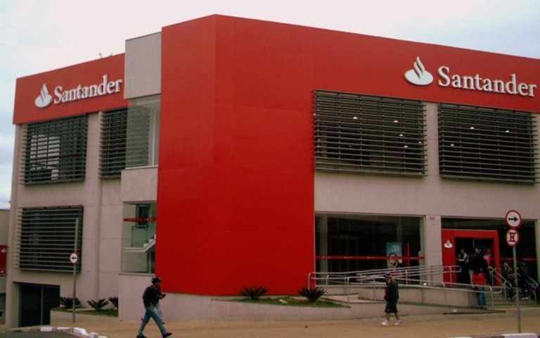 Santander cortou 2.045 postos de trabalho durante a pandemia