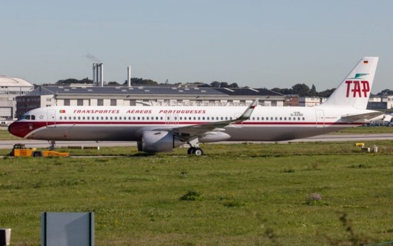 TAP recebe A321neo com pintura retrô
