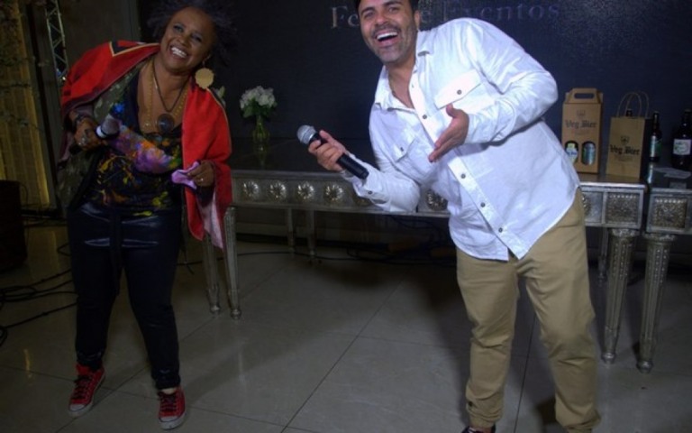 "Sandra de Sá foi só alegria", destacou Rodrigo Oliver sobre live com famosos