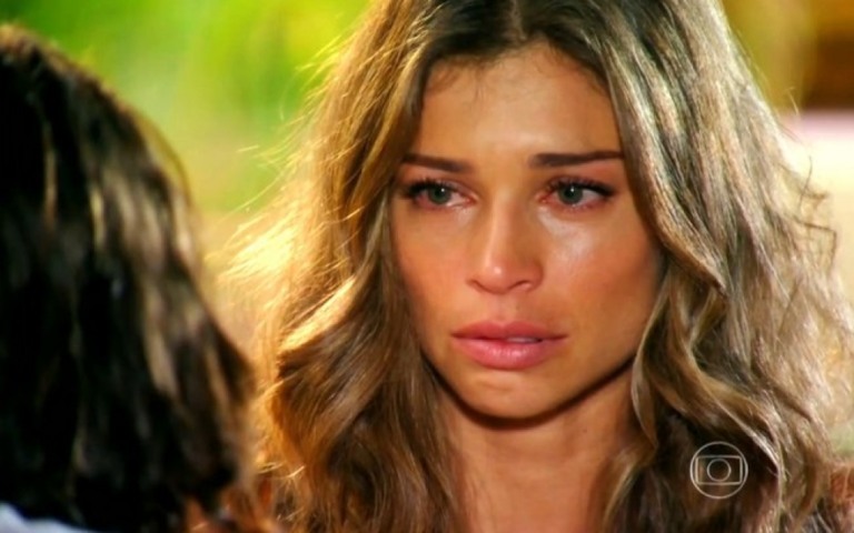 Ester se recusa a entregar filhos para Alberto em "Flor do Caribe"