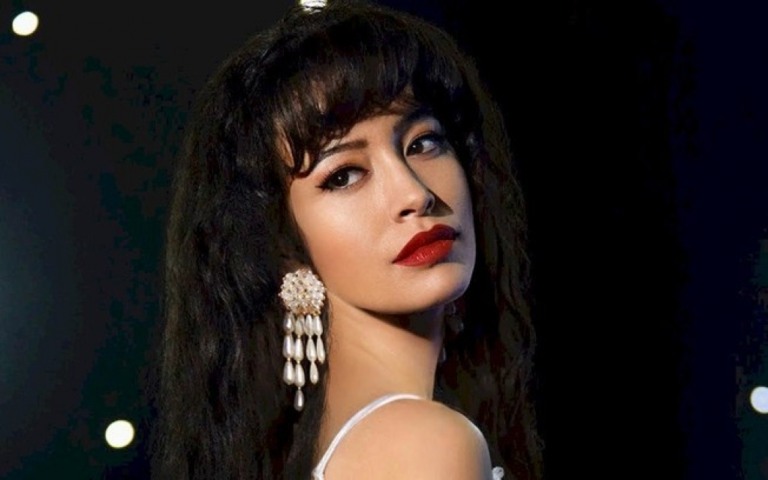 Assista ao trailer sobre a vida da cantora Selena que estreará no Netflix