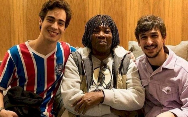 Grupo Beraderos lança single "Caminhar" com Milton Nascimento