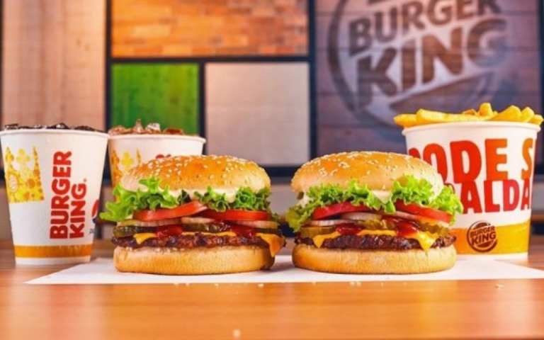 Burger King dará sanduíche a cliente que for 'voando' de vassoura no Halloween