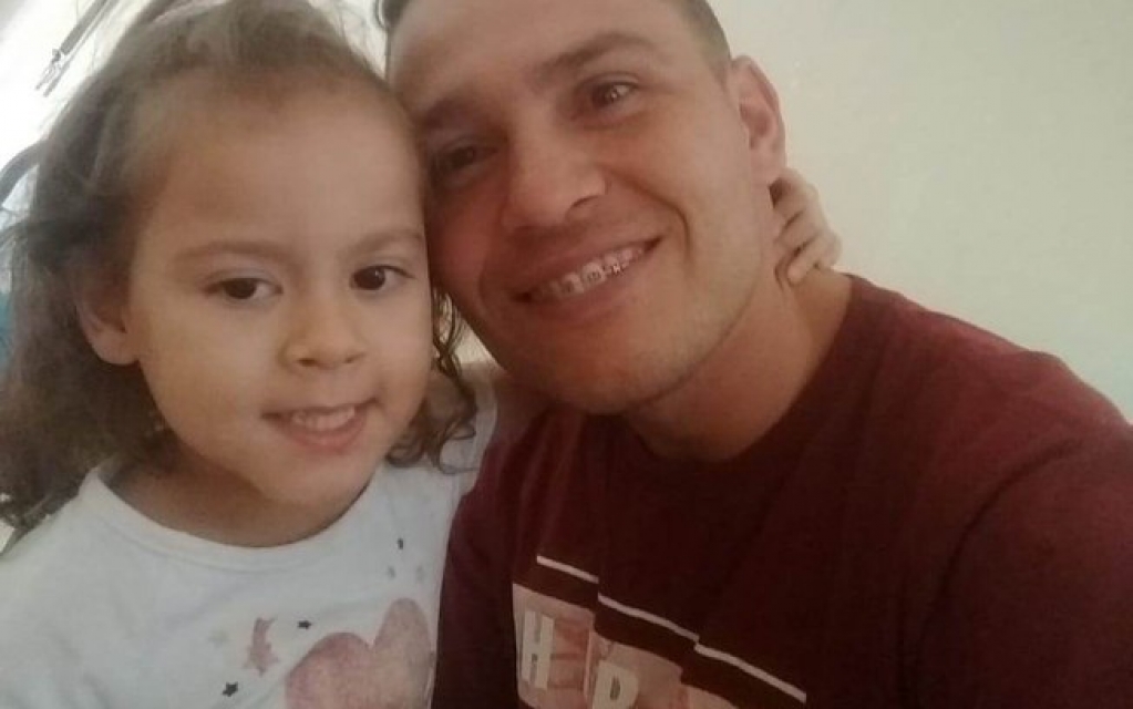 "Não foi descuido", diz pai sobre filha de 4 anos que morreu engasgada