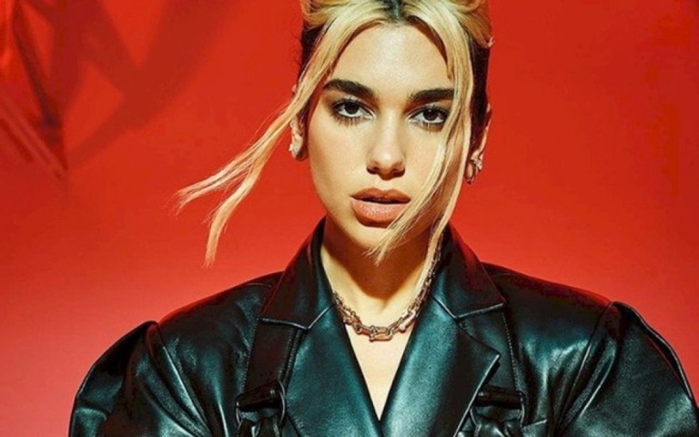 Dua Lipa anuncia show online no dia 27 de novembro