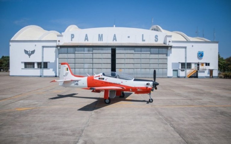 T-27 Tucano modernizado da FAB realiza voo de teste