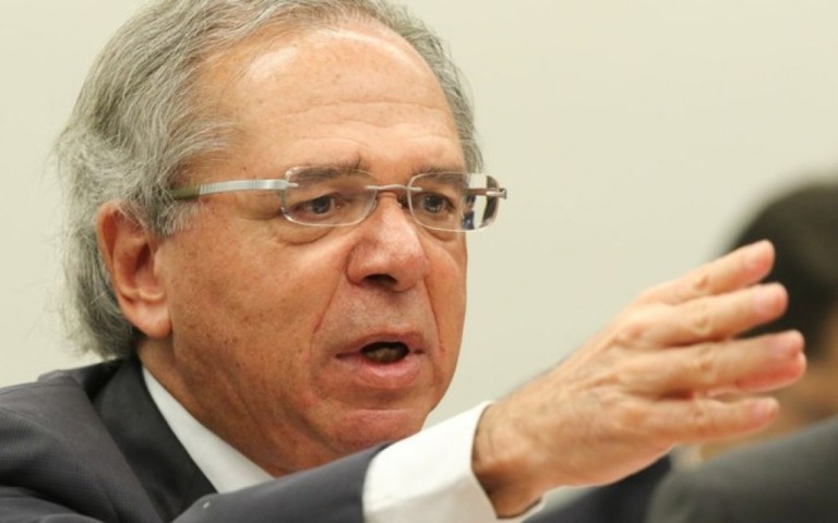 Lobo-guará terá "carreira curta", diz Guedes sobre nota de R$ 200