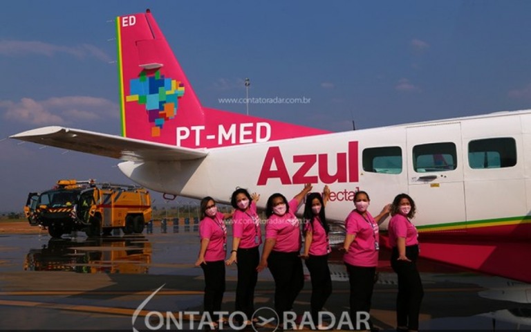 Azul presenteia mulheres que enfrentaram o câncer de mama