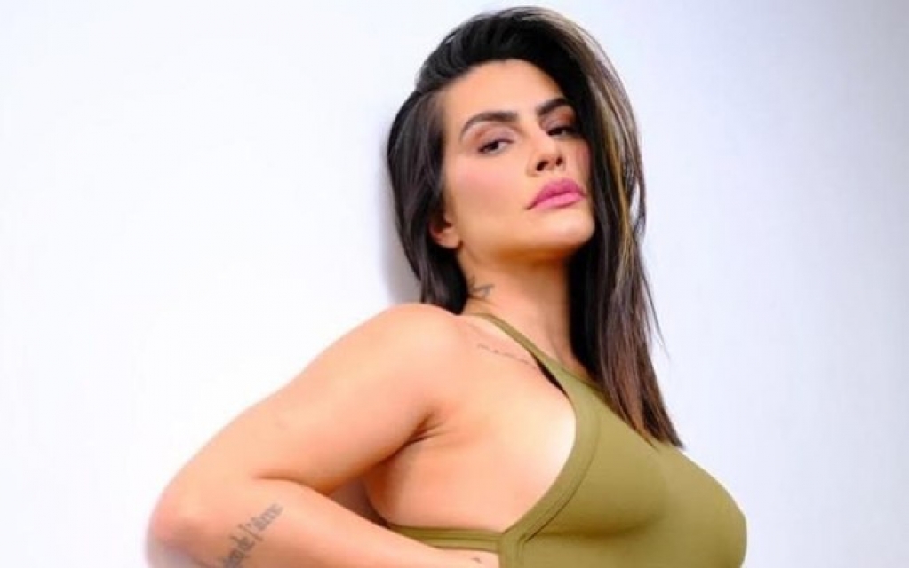 Cleo posta foto e revela: "Gosto de estar sempre depilada" Cleo posta foto e revela: "Gosto de estar sempre depilada"
