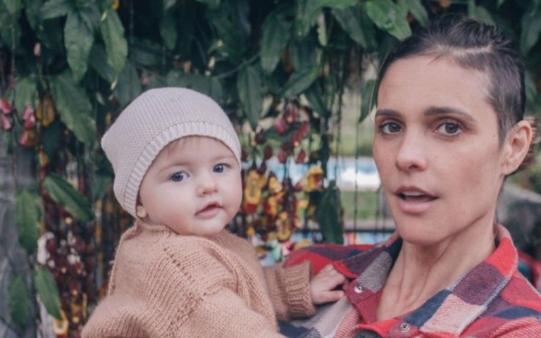 Fernanda Lima posta comemorando 1 ano da filha: "Jamais soltarei sua mão"
