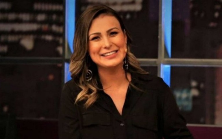 Andressa Urach quer de volta as doações que fez para igreja