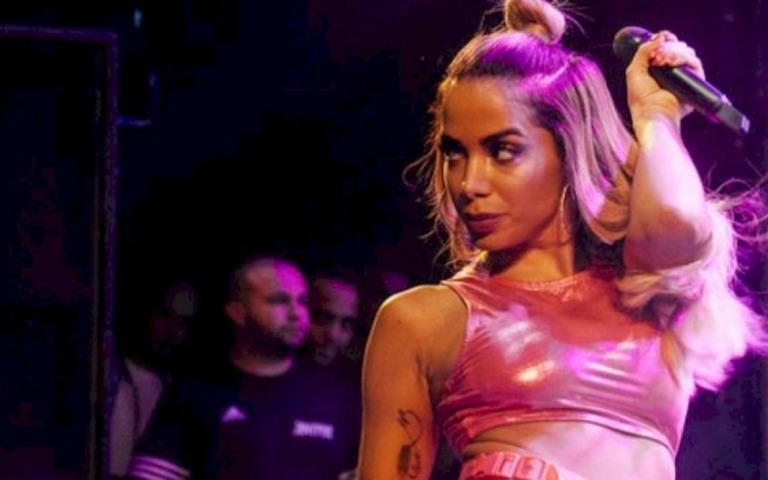 Anitta cria perfil em site de conteúdo adulto