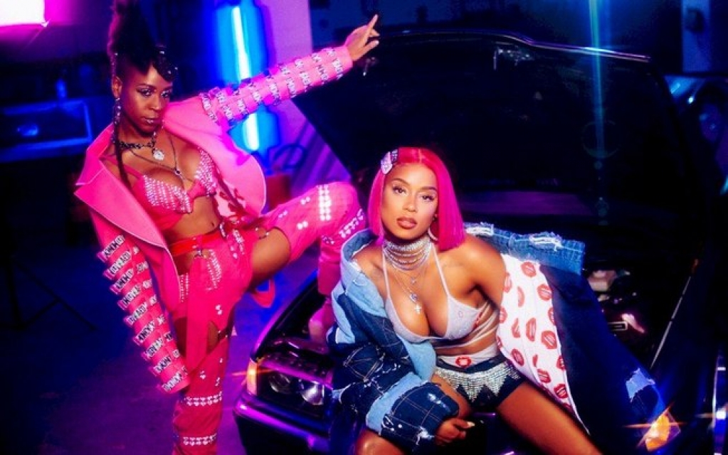 MC Rebecca e Karol Conka lançam clipe de "A Preta é Braba" MC Rebecca e Karol Conka lançam clipe de "A Preta é Braba"