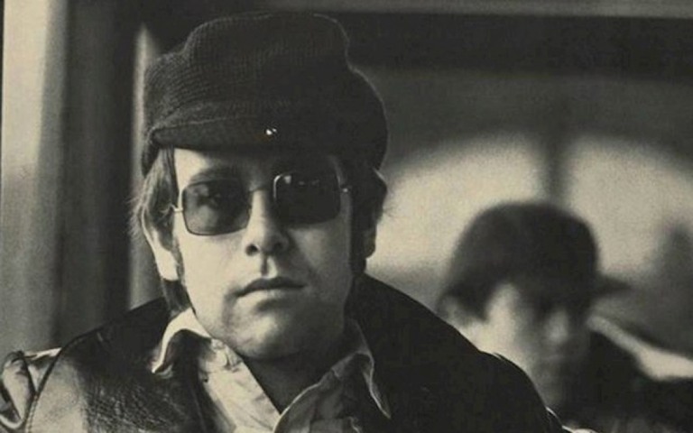 Elton John lança versão jazz de "Come Down in Time" em vinil