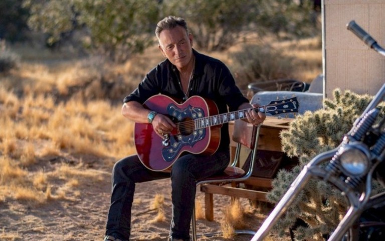 Bruce Springsteen é o primeiro artista a emplacar álbuns no TOP 5 em seis décadas