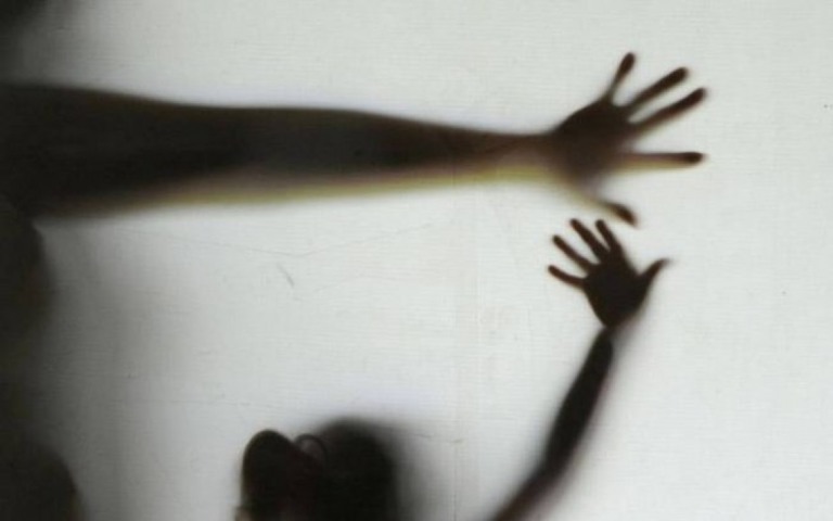 Homem é preso após estuprar e enviar vídeos de sexo para afilhado de 13 anos