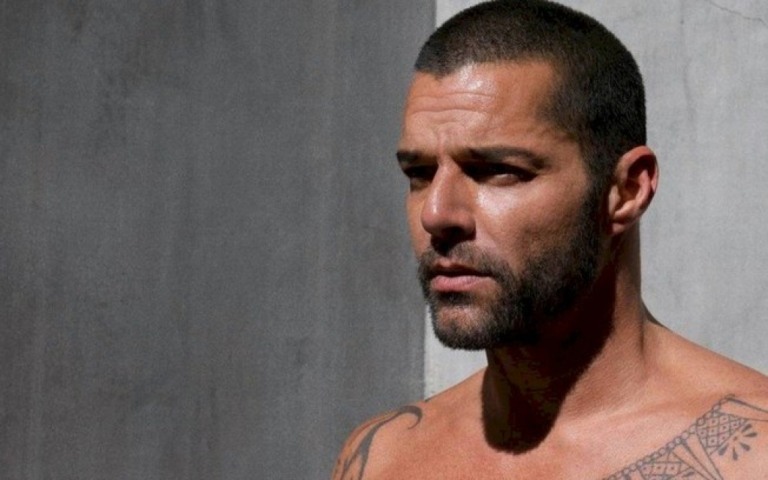 Ricky Martin volta a Porto Rico para estar ao lado de seu pai