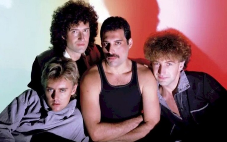 Novo livro do Queen mostra fotos inéditas da banda em turnê