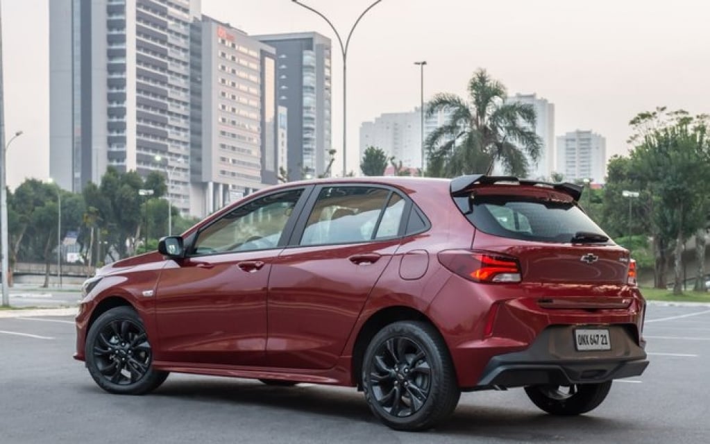 Chevrolet Onix volta para a ponta em outubro; veja o ranking