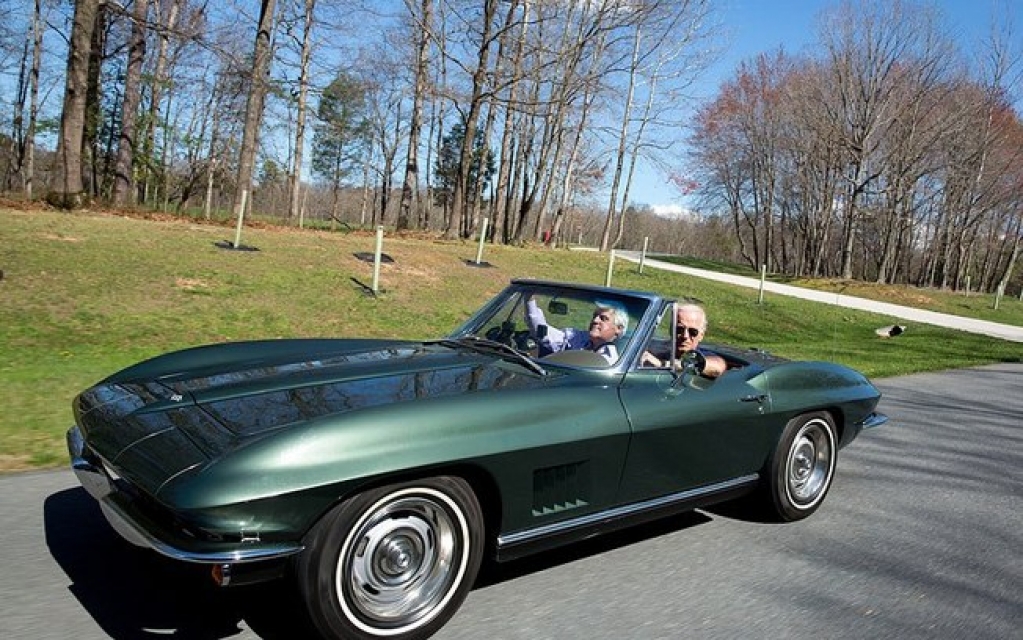 Joe Biden é fanático por carros e curte bastante seu Corvette